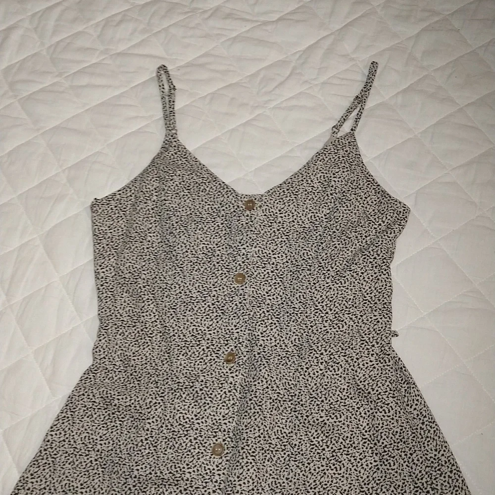 Sienna Sky midi dress - Picture 3 of 13